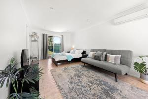 Sandy Adventures - Pet Friendly - 1 Min to Beach