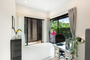 Family Friendly Garden Home Walk to The Beach