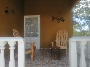 The House of the Hummingbird in El Porvenir, Siguatepeque