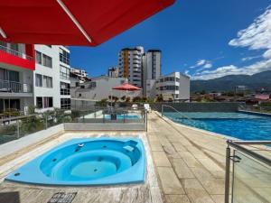 Apartamento con Excelente Vista con Piscina, Jacuzzi, BBQ y Balcón