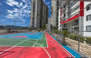 Apartamento con Excelente Vista con Piscina, Jacuzzi, BBQ y Balcón