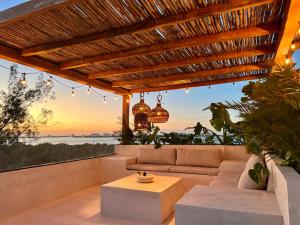 Exclusive apt with private rooftop & amazing views