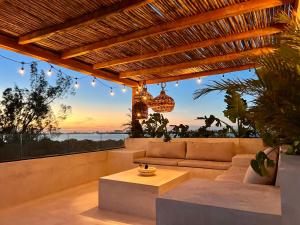 Exclusive apt with private rooftop & amazing views