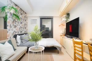 Fully Furnished Urban Oasis : FREE Pool Stay