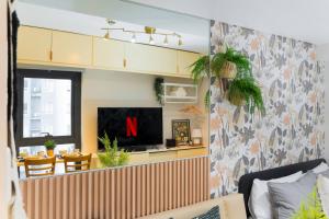 Fully Furnished Urban Oasis : FREE Pool Stay