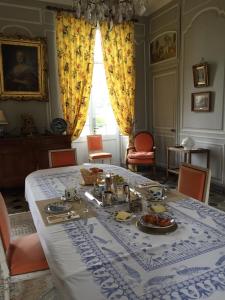 B&B / Chambres d'hotes Le Chateau d'Asnieres en Bessin : photos des chambres