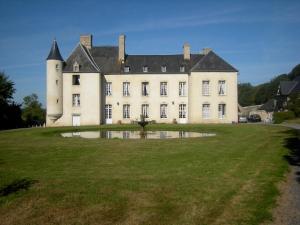 B&B / Chambres d'hotes Le Chateau d'Asnieres en Bessin : photos des chambres