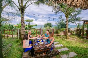 Hoianbang Beach Front Villa and Restaurant