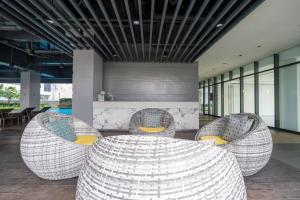 Light & Airy Scandinavian Studio; Free Pool Access