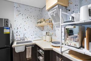 Light & Airy Scandinavian Studio; Free Pool Access