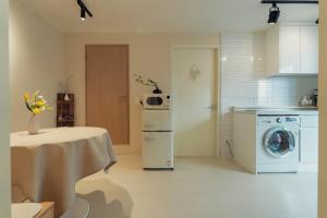 Quiet & Cozy Hapjeong Stay 합정역8분, 홍대 한강 YG, 단독사용