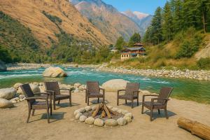 Nature Valley Riverside Cottage - A Beautiful Cottage Nested in Natures Lap Tirthan Valley