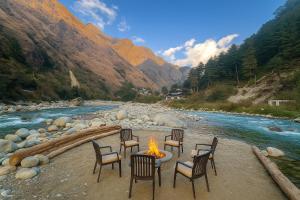Nature Valley Riverside Cottage - A Beautiful Cottage Nested in Natures Lap Tirthan Valley