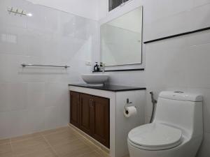 Naiharn Beach Holiday Villa 2, Rawai Phuket