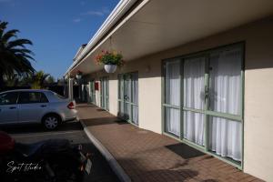 Birchwood Spa Motel