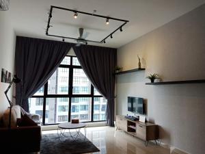 Cozy 3R2B# Conezion IOI Resort City# Netflix# Walk to IOI City Mall & 20 mins drive to UKM
