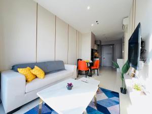 Hill10 Residence I-City by Deurban