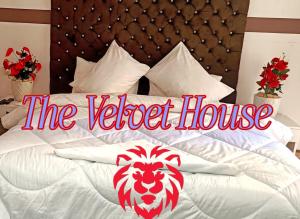 THE velvet HOUSE