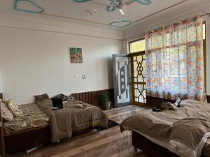 La Casa by Cosmic Kriya