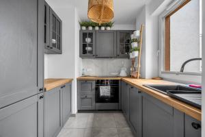 Podskarbińska Modern Space Studio by BookingHost