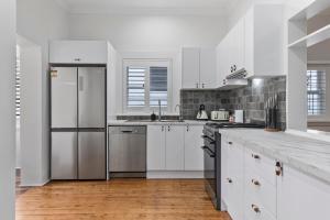 Bondi Beach Home for 10 with Terrace & 2-Car Parking