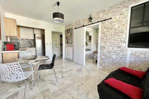 Bright 31m2 flowered terrace near Croisette