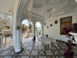 La Casa by Cosmic Kriya