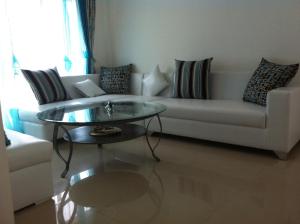 FEMALES ONLY - Luxury stay