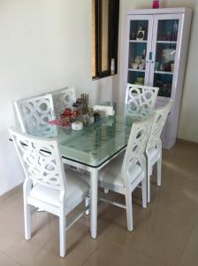 FEMALES ONLY - Luxury stay