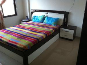 FEMALES ONLY - Luxury stay