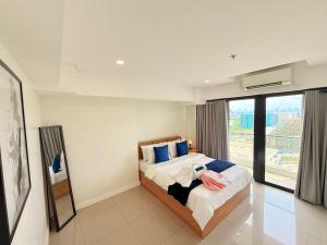 Sapphire Seaview Park Suites near Okada, Solaire, MOA, NAIA Airport, Bayview