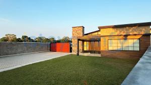 Large Villa Crown Hill Estate F26