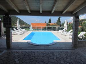Family-friendly apartments with swimming pool Trpanj, Peljesac - 15603