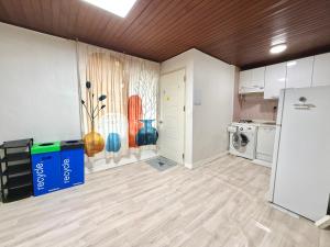 Shelter Ewha 1 Apartment