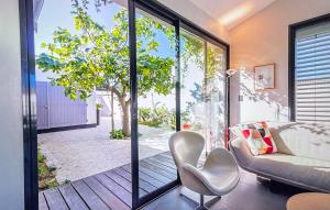 Quiet house near beach