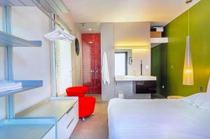 Quiet house near beach