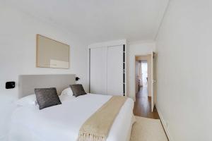 Beautiful Apartment 2BR 6P – Eiffel Tower