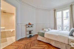 Spacious and Charming 2BR Apartment - Paris 16th