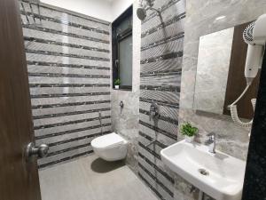 IUC 301 Private 1Bhk 3 Min Nesco Nirlon