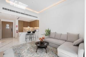 Free housekeeping visits during your stay - StayShort - Sophisticated Apartment in Meydan that Sleeps 4