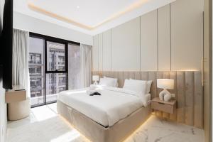 Free housekeeping visits during your stay - StayShort - Sophisticated Apartment in Meydan that Sleeps 4
