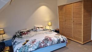 Petite maison dans quartier populaire et historique