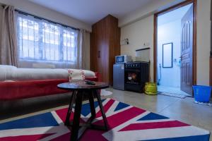 Burgundy Studio with free WI-FI