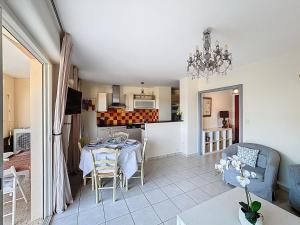 Nice family apartment close to the beach