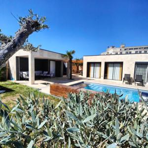 Villa - piscine sans vis à vis