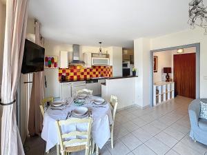 Nice family apartment close to the beach
