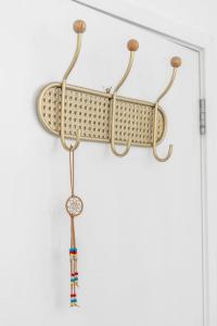 Brighton Seaside Stay – Modern Home with Patio & Balcony