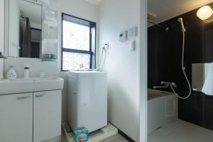 Tokyo Skytree 101 Elegance Blue Twin w Bath & WC