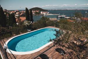 Family-friendly apartments with swimming pool Kali, Ugljan - 14116