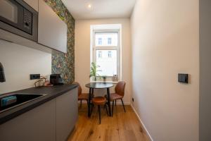 Velvet Vienna - at metro station U1 - 5 mins to opera